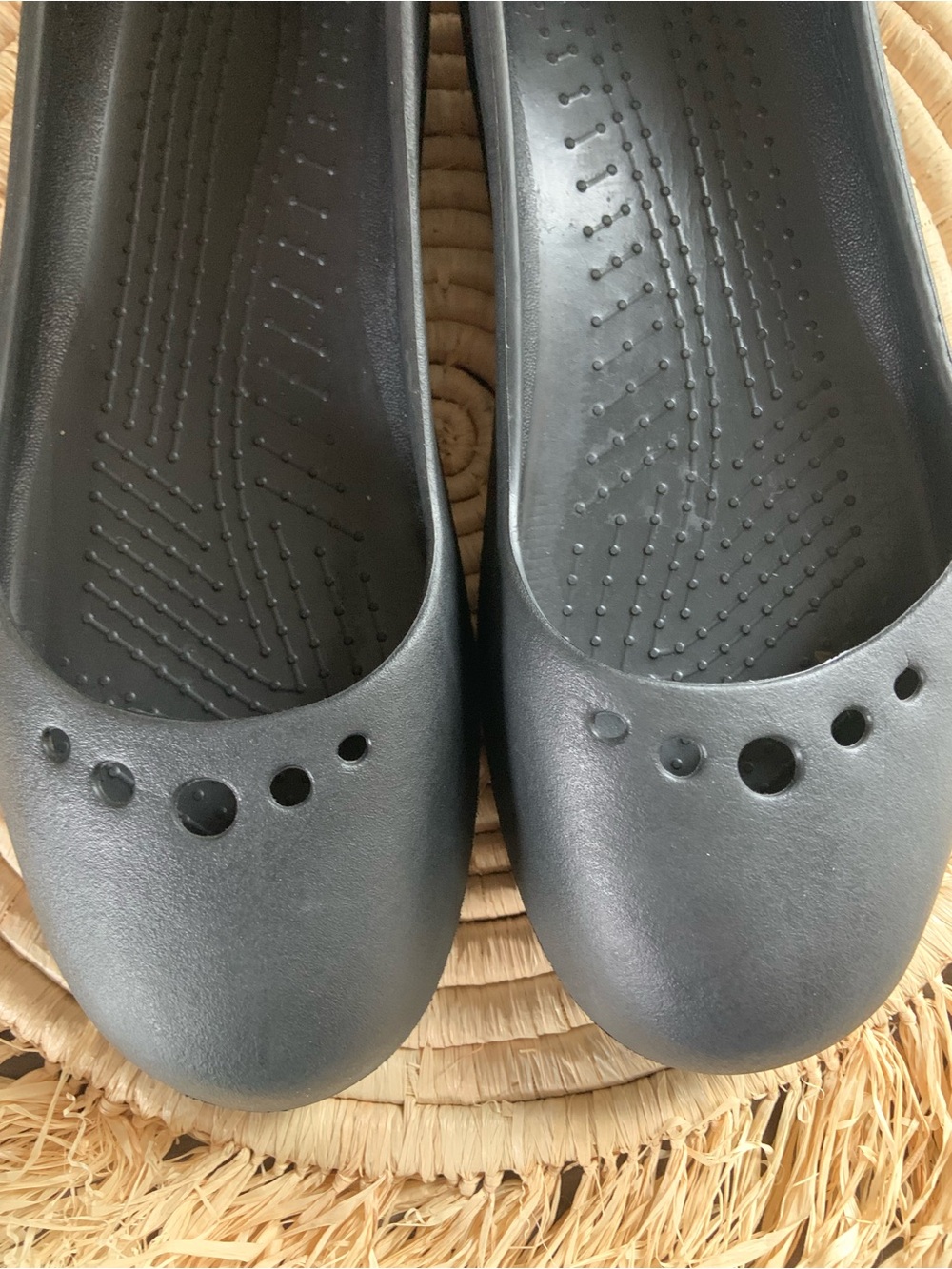 CROCS Women’s Matte Black Round Toe Slip On Ballet Flats Size 9 - Picture 5 of 16